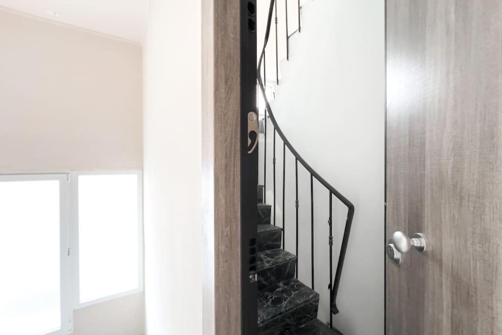 Spacious Penthouse Near Downtown Athén Kültér fotó